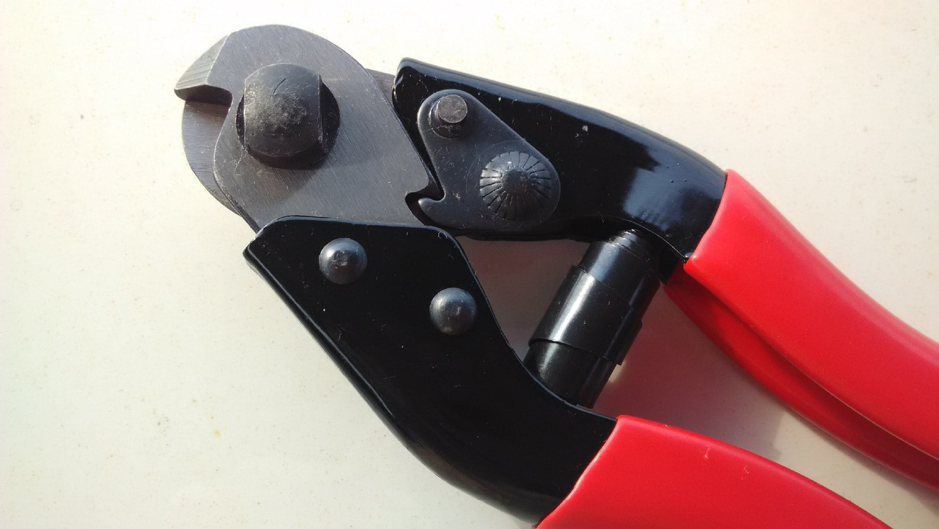 8 Inch Wire Rope Cutter, Stainless Steel Cable Cutter, Heavy Duty Wire Cutters Cutting Up to Wire Seals, Aircraft Cables, Decking, Railing,