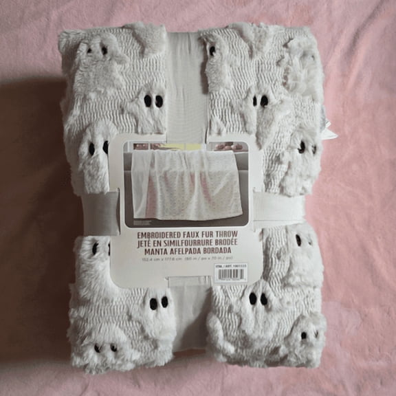Halloween Faux Fur Throw Blanket with Cute Spooky Embroidery, Cozy Soft Warm Fall Throw for Couch Bedroom Living Room, Ideal Seasonal Gift Home Decorative Accent(27.6"*39.4",Ghost)