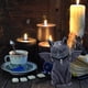 thumbnail image 4 of Artesanías de resina de gato mágico, 1 pieza de decoración de escultura de animales, adorno de estatuilla de bricolaje, regalo de Halloween, gato monstruo con alas, estatuas, decoración de fiesta de Halloween(campana de gato) oso de fresa Electrónica, 4 of 4