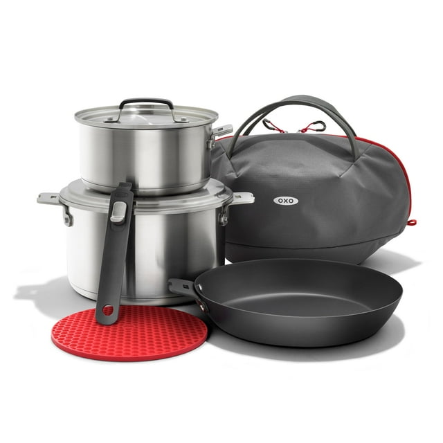 Juego de utensilios de cocina para acampar OXO Outdoor de 8 piezas: sartén de acero al carbono precurado de 25 cm, cacerolas de acero inoxidable de 2,25 y 5 cuartos con tapa, asa extraíble, salvamante