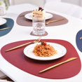 thumbnail image 4 of Ensemble de Sets de Table en Cuir Isolant Thermiquement Sets de Table Lavables Tapis de Vaisselle Intérieur Restaurant Rouge, 4 of 9