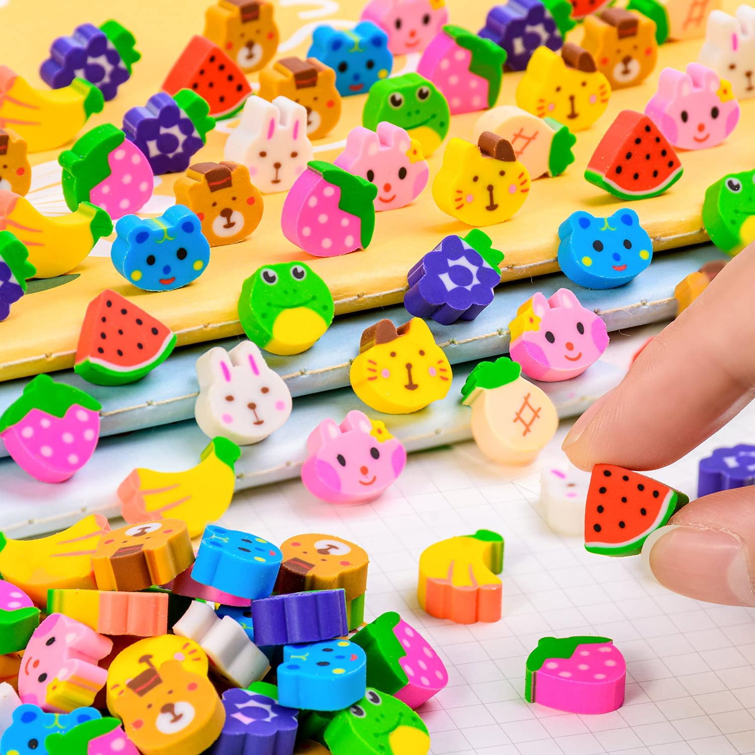 Mini Erasers for Kids Bulk, 240 Pieces Cute Tiny Erasers for Kids,  Non-Toxic 3D Novelty Fun Erasers Bulk, Fruit Animal Erasers Desk Pets for  Kids Classroom, Gift Filling, Party Favors 