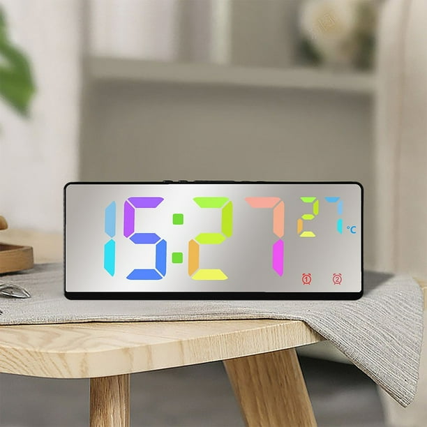 Reloj de pared digital con pantalla de temperatura y humedad | Reloj silencioso con pantalla a color y alimentación por USB/pilas para salón y dormitorio | Decoración moderna para el hogar