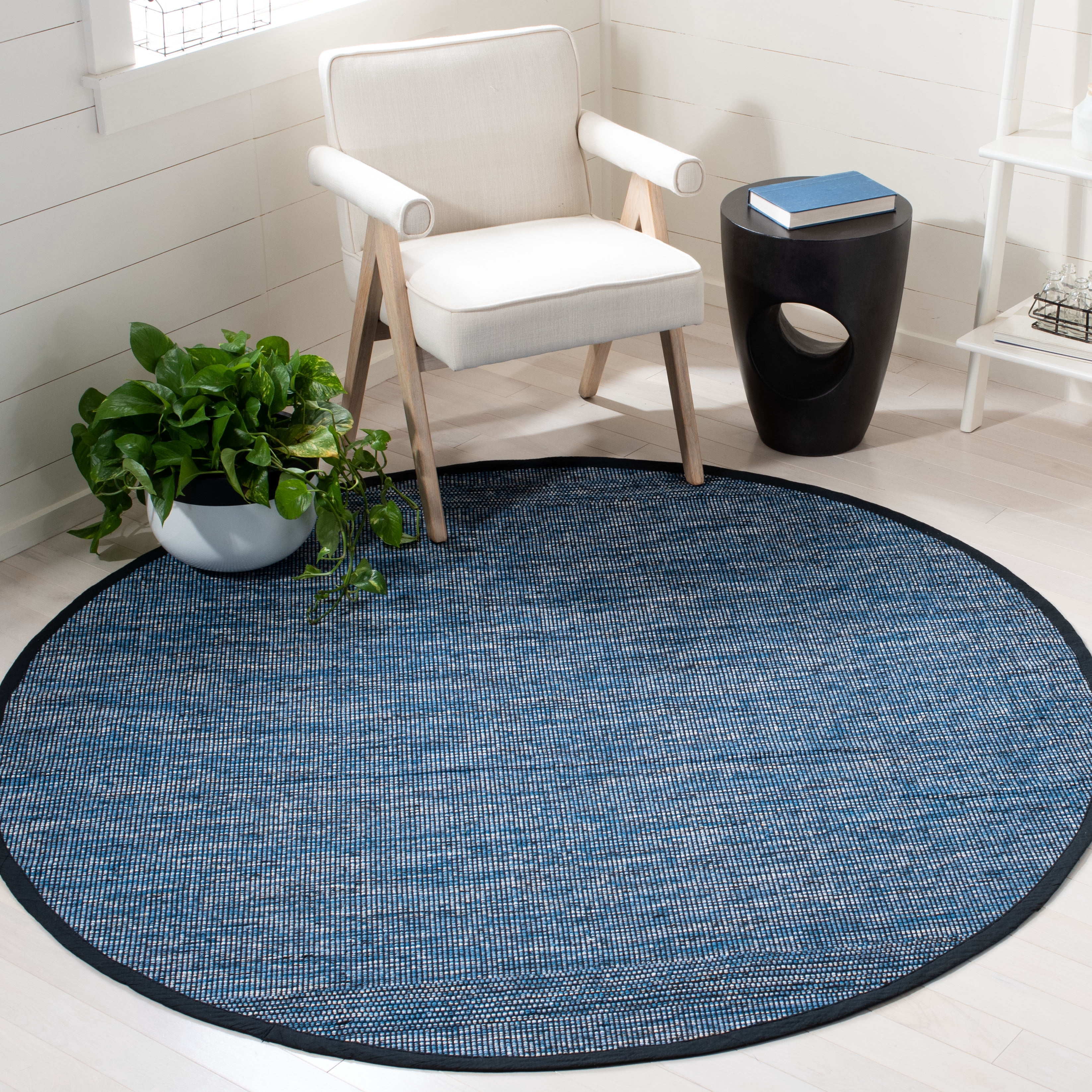 SAFAVIEH Montauk Kelsey Distressed Cotton Area Rug, Blue/Black, 6' x 6' Round
