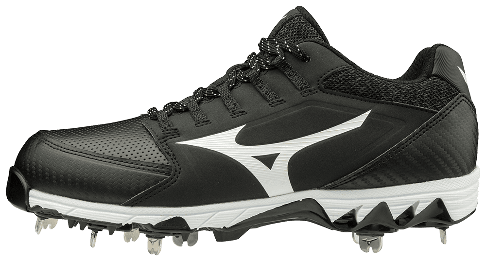white mizuno softball cleats