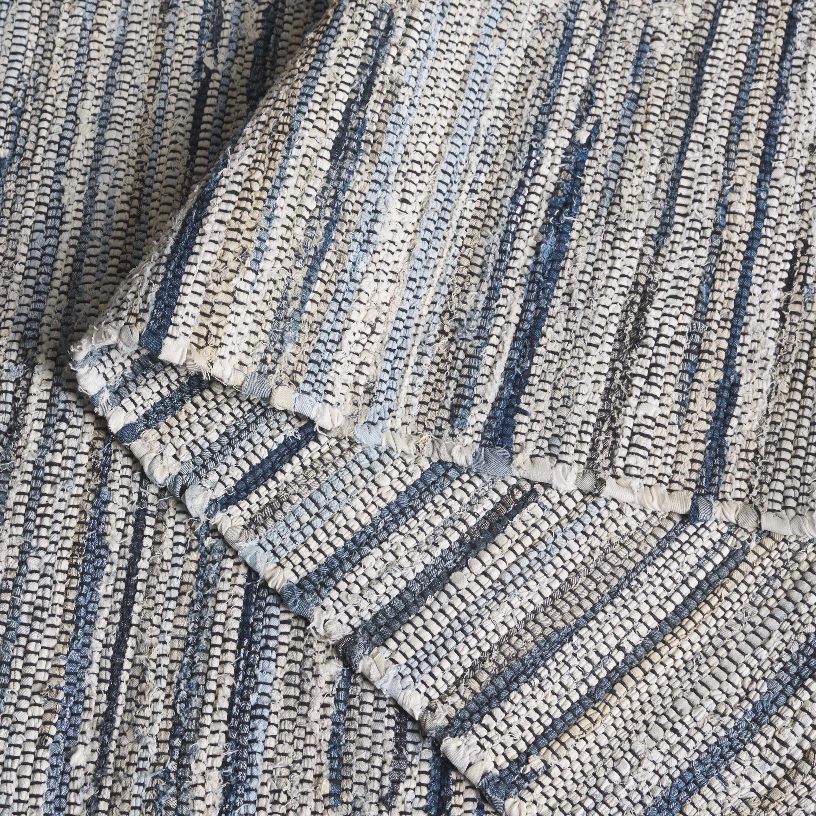 SAFAVIEH Rag Rug LACEWORK Distressed Area Rug, Light Blue/Black, 6' x 6' Round