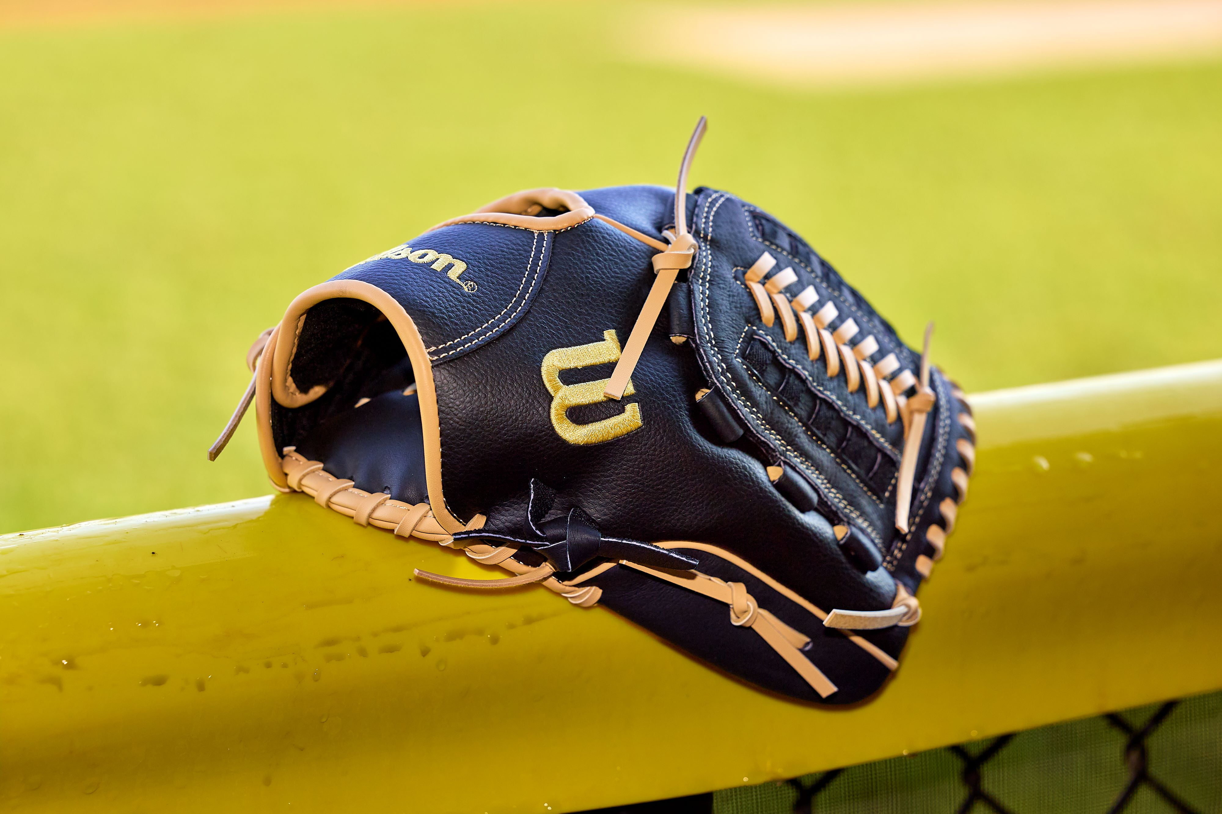 Wilson Ultra 11.5" Youth Utility Baseball Glove, Right Hand Throw, Black/Blonde