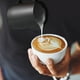 thumbnail image 5 of Jarra de acero inoxidable para espumar leche, café expreso, macchiato, capuchino, latte, arte, regalo de Navidad perfecto para familiares y amigos., 5 of 6