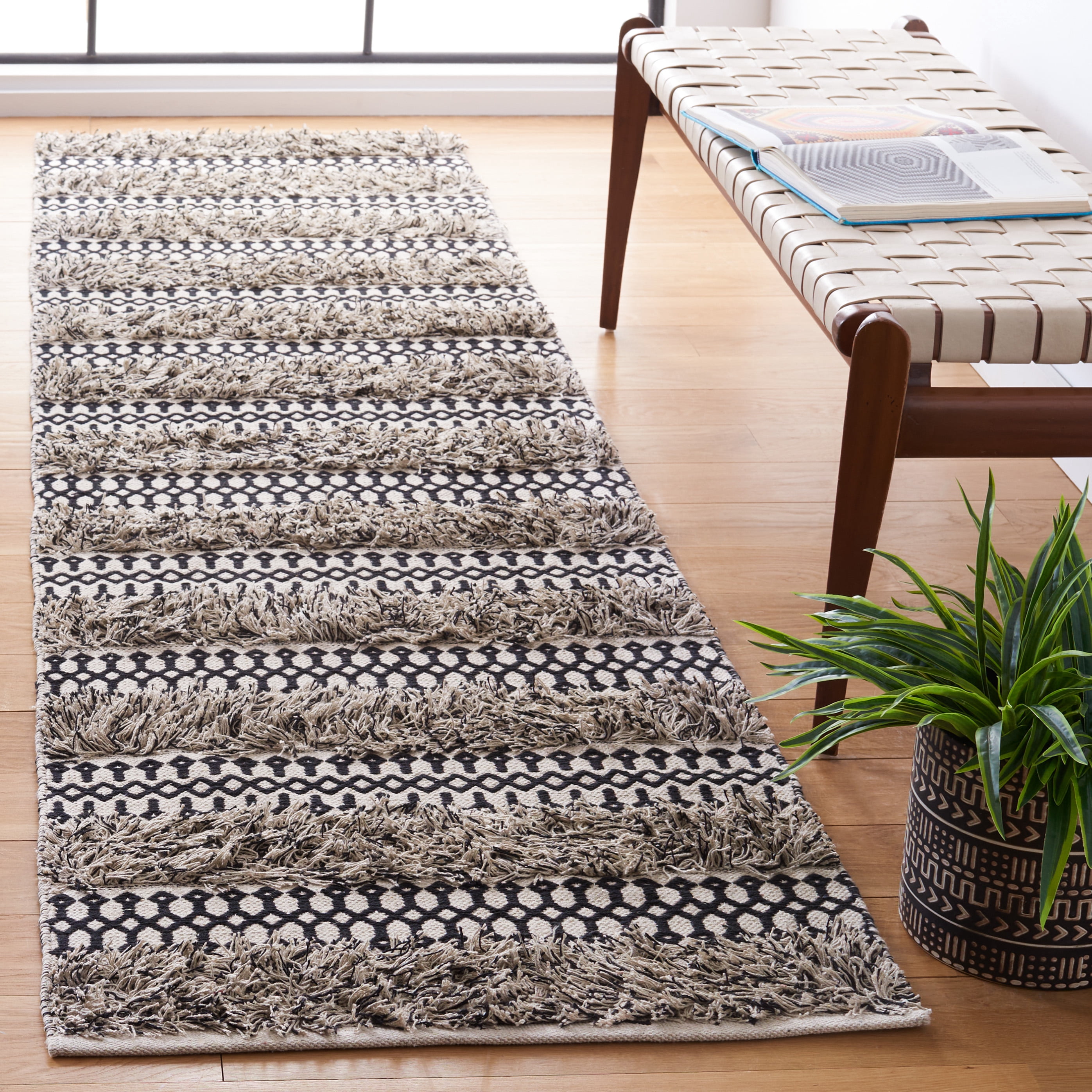 SAFAVIEH Natura Laird Geometric Cotton Runner Rug, Black/Ivory, 2'3" x 9'