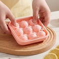 thumbnail image 4 of Bandeja de silicona para cubitos de hielo con 9 cavidades en forma de balón de fútbol | Molde reutilizable para cubitos de hielo de whisky y cócteles, 4 of 7