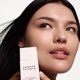 thumbnail image 4 of Tinte Skin Tint Summer Fridays Sheer Skin Tint con ácido hialurónico, 4 of 9