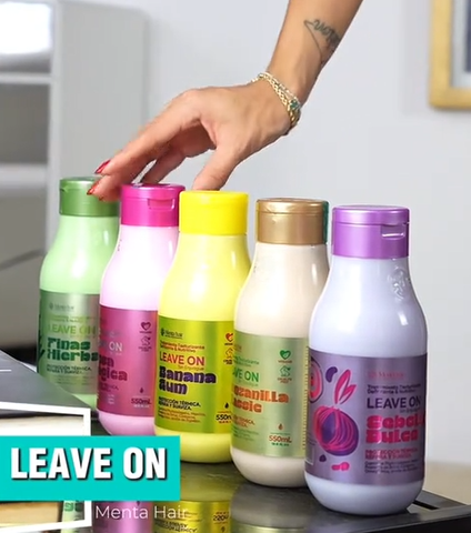 Kit 2 Pack Shampoo Aclarante Natural Manzanilla y Cúrcuma y Tratamiento Leave in con termoproteccion crema de peinar antifrizz Manzanilla Classic 550ml Vegan Menta Hair  Cabellos Rubios