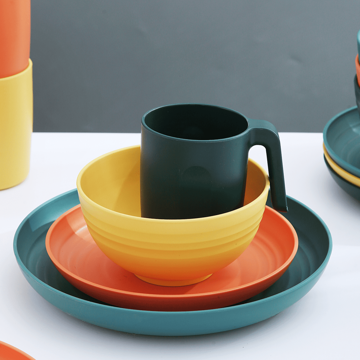 ReaNea Plastic Dinnerware Set of 16 Pieces, Unbreakable And Reusable Light Weight Plates Mugs Bowls Dishes Easy to Carry And Clean BPA Free Service For 4