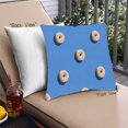 thumbnail image 1 of Ahgly Company Coussin d'Extérieur en Forme de Beignet, 18 Pouces par 18 Pouces, 1 of 6