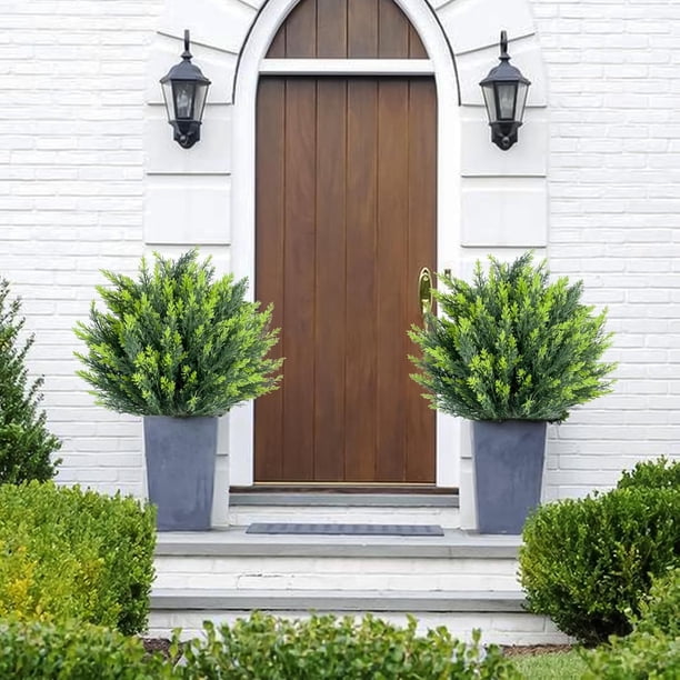 Set of 4 - 25 - pulgada artificial cedar topiary trees con ground spike para indoor y outdoor use
