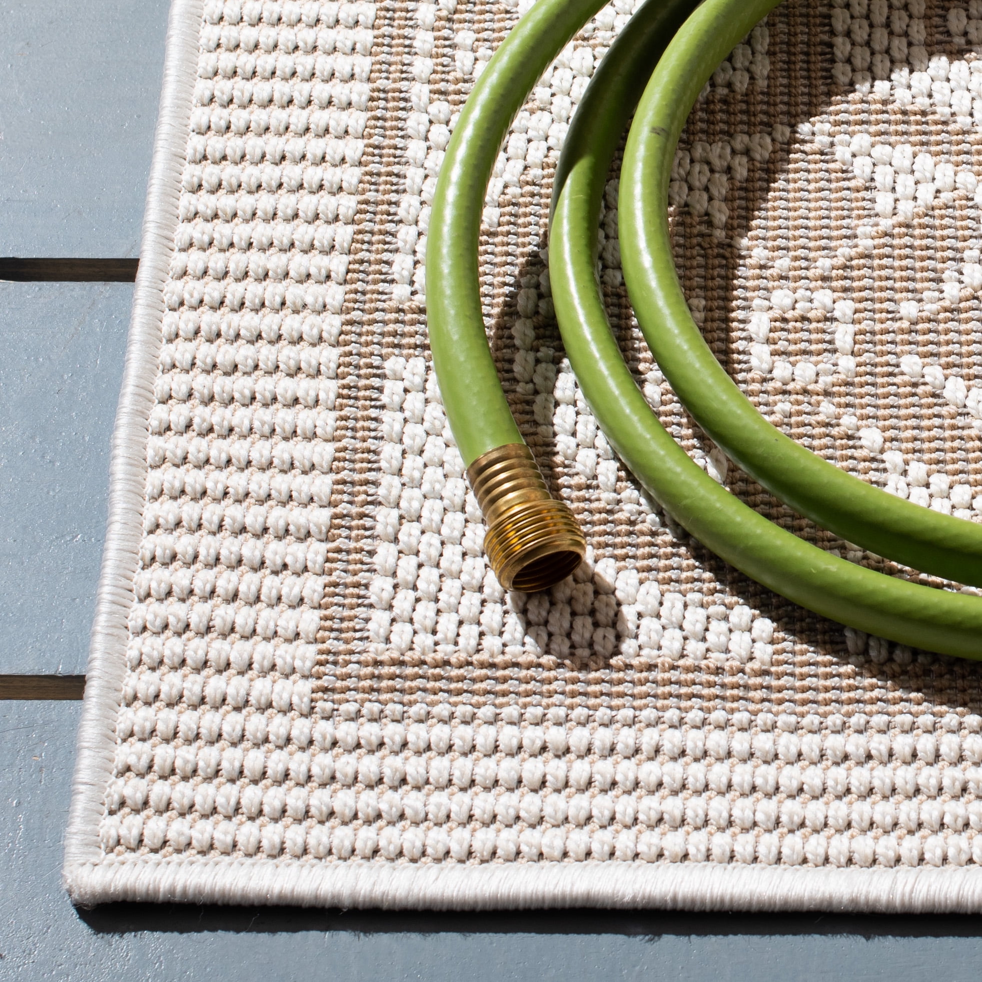 SAFAVIEH Machine Washable Rug Indoor/Outdoor Bermuda Collection - Bermuda Zoey Floral Bordered Indoor/Outdoor Area Rug Ivory/Beige, 9' x 12'