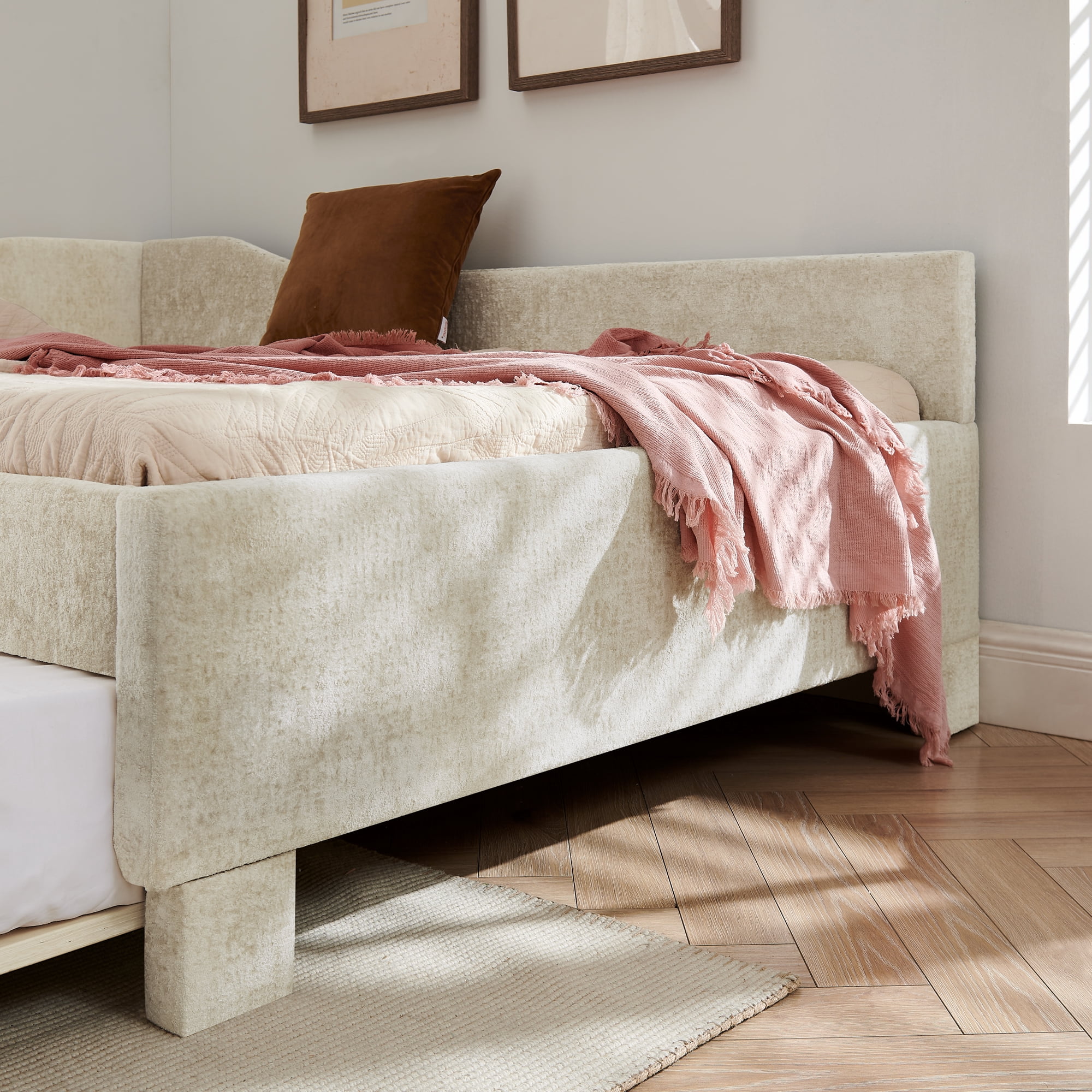 Full Size Daybed,Chenille Upholstered Daybed with Pull-Out Trundle & Built-In USB Charging Port,2-in-1 Space Saving Sofa Bed for Guest Room,Small Space,Beige