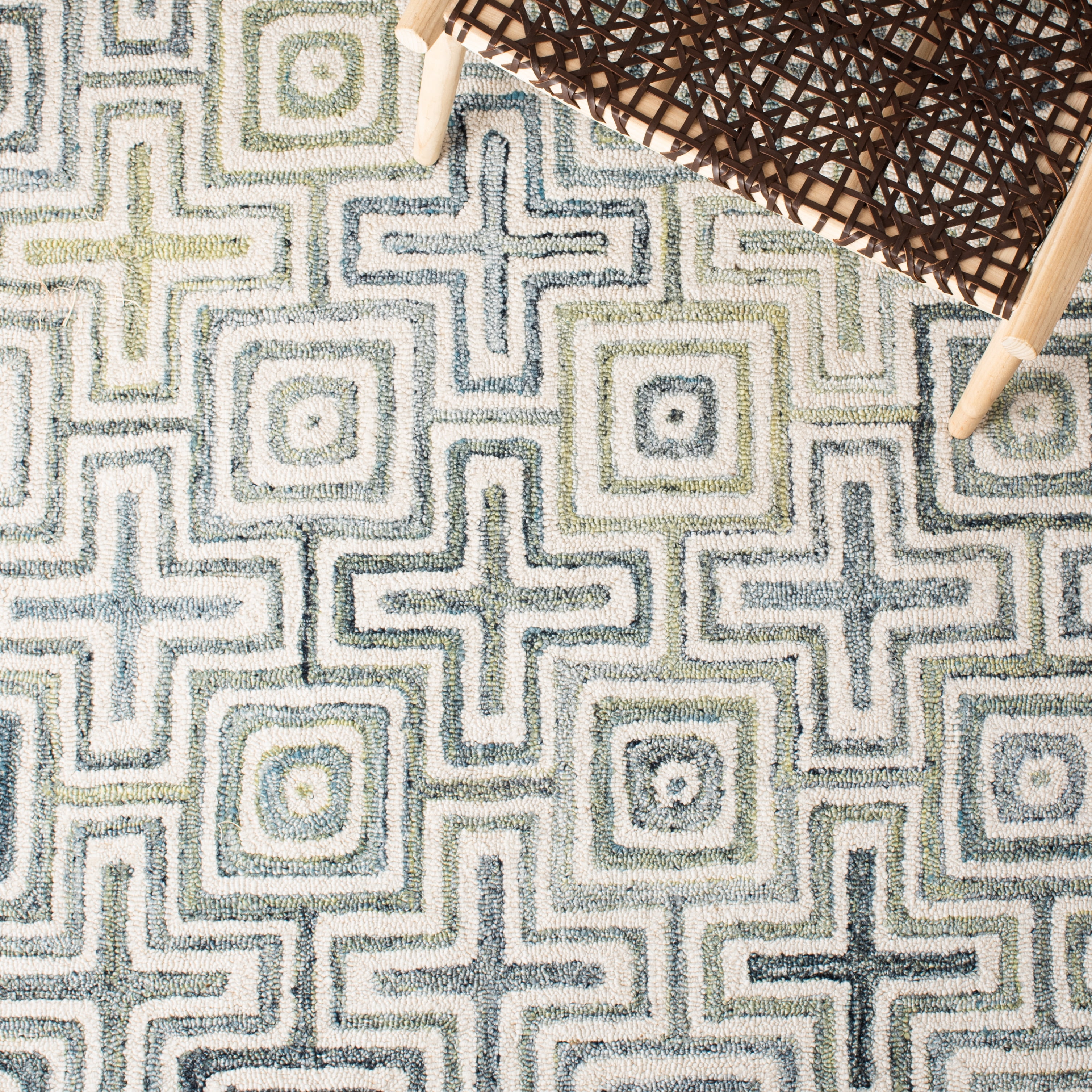 SAFAVIEH Marquee Vaughn Geometric Area Rug, Ivory/Blue, 5' x 8'