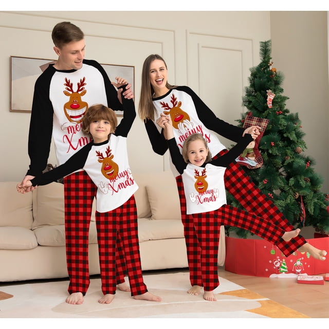 PatPat Conjuntos de pijamas a juego familiares con estampado de ciervos y cuadros navideños (resistentes a las llamas)