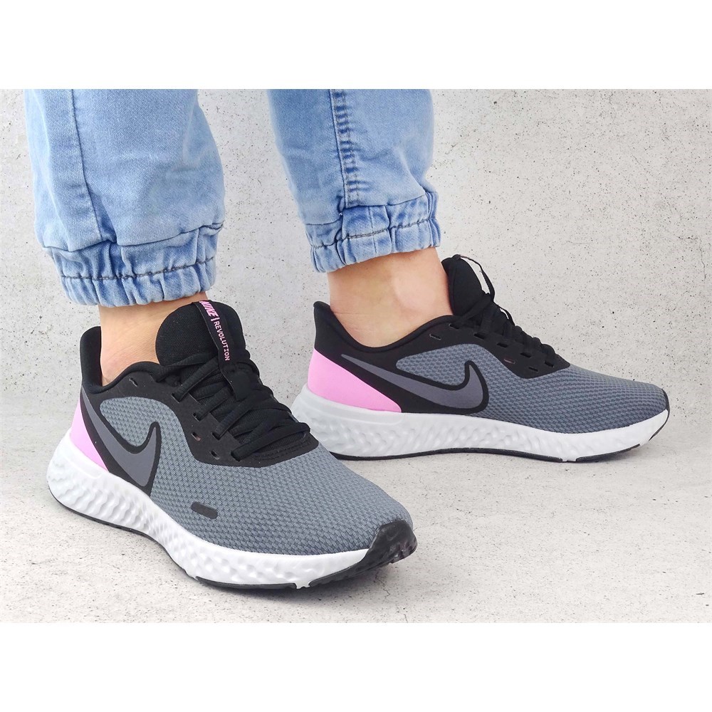 Nike Women's Revolution 5 Running Shoe 
