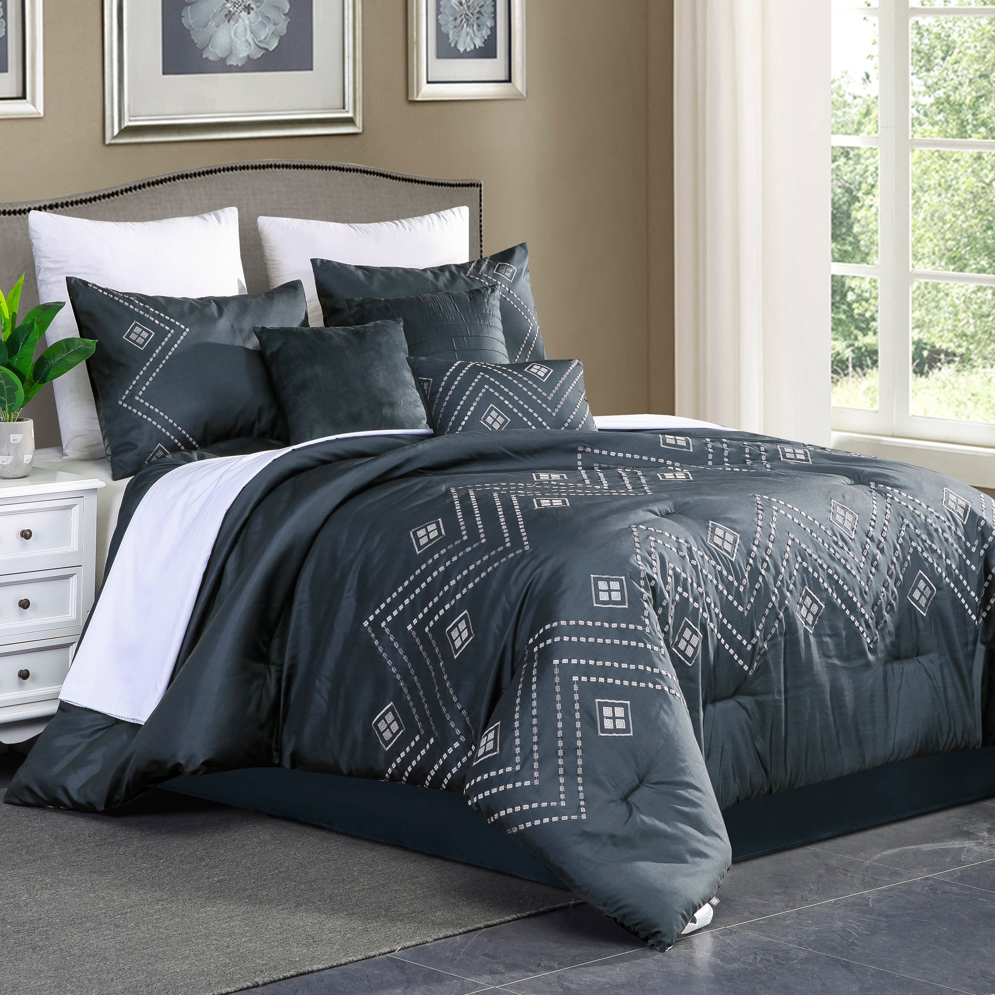 7 Piece Oversized Luxury Embroidery Bed in Bag Comforter Black Tan King 