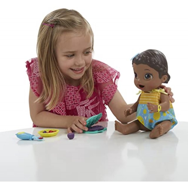 Baby Alive Super Snacks Snackin' Lily Baby: Muñeca que come, con comida reutilizable para Baby Alive Baby Alive