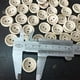 thumbnail image 4 of 100 piezas Botones de madera hechos a mano, Botones surtidos para manualidades Botones de costura de madera, para coser accesorios de ropa, bricolaje 20 mm, 4 of 5