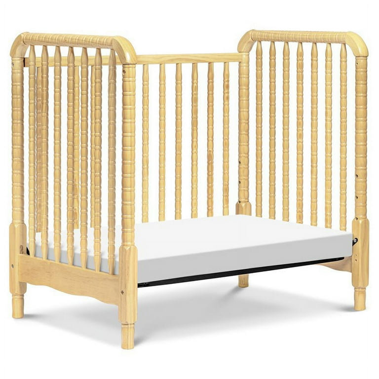 DaVinci Jenny Lind Pine Wood 3-in-1 Convertible Mini Crib in
