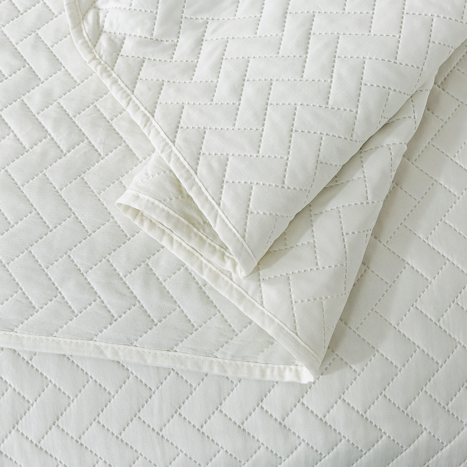 JML Quilt Set Queen Size Lightweight Bedspread, Soft Summer Quilt Bedding Set Coverlet for All Seasons with 3 Piece (1 Quilt, 2 Pillow Shams), White