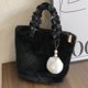 thumbnail image 1 of Bolso mullido para mujer con colgante de bola de piel, Bolso de hombro peludo para viaje de compras, 1 of 6