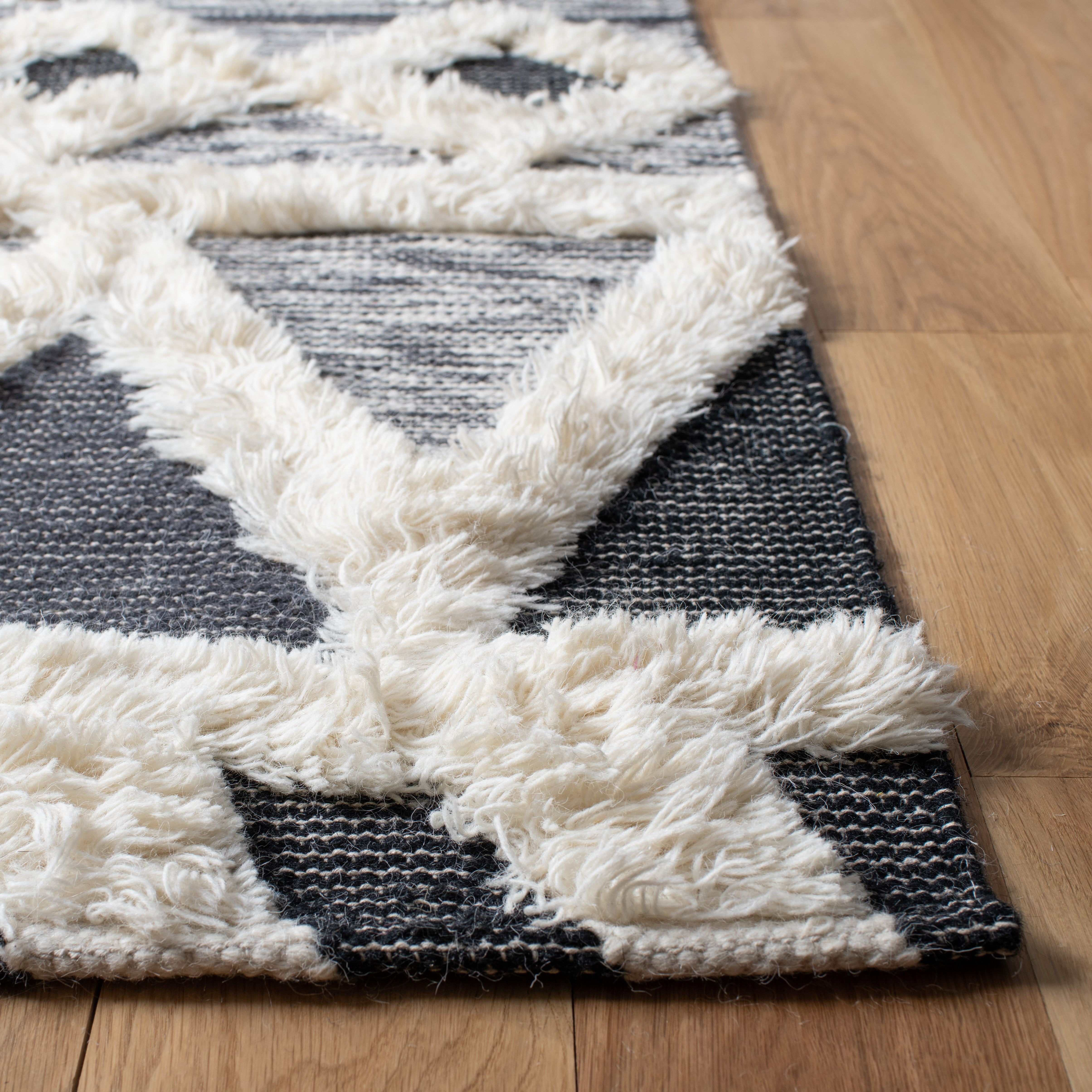 SAFAVIEH Natura Noirin Geometric Wool Area Rug, Ivory/Black, 3' x 5'