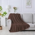 thumbnail image 4 of Manta Douceur Brown, suave y gruesa, tejida en forma de cable, 127 x 152 cm, 4 of 8