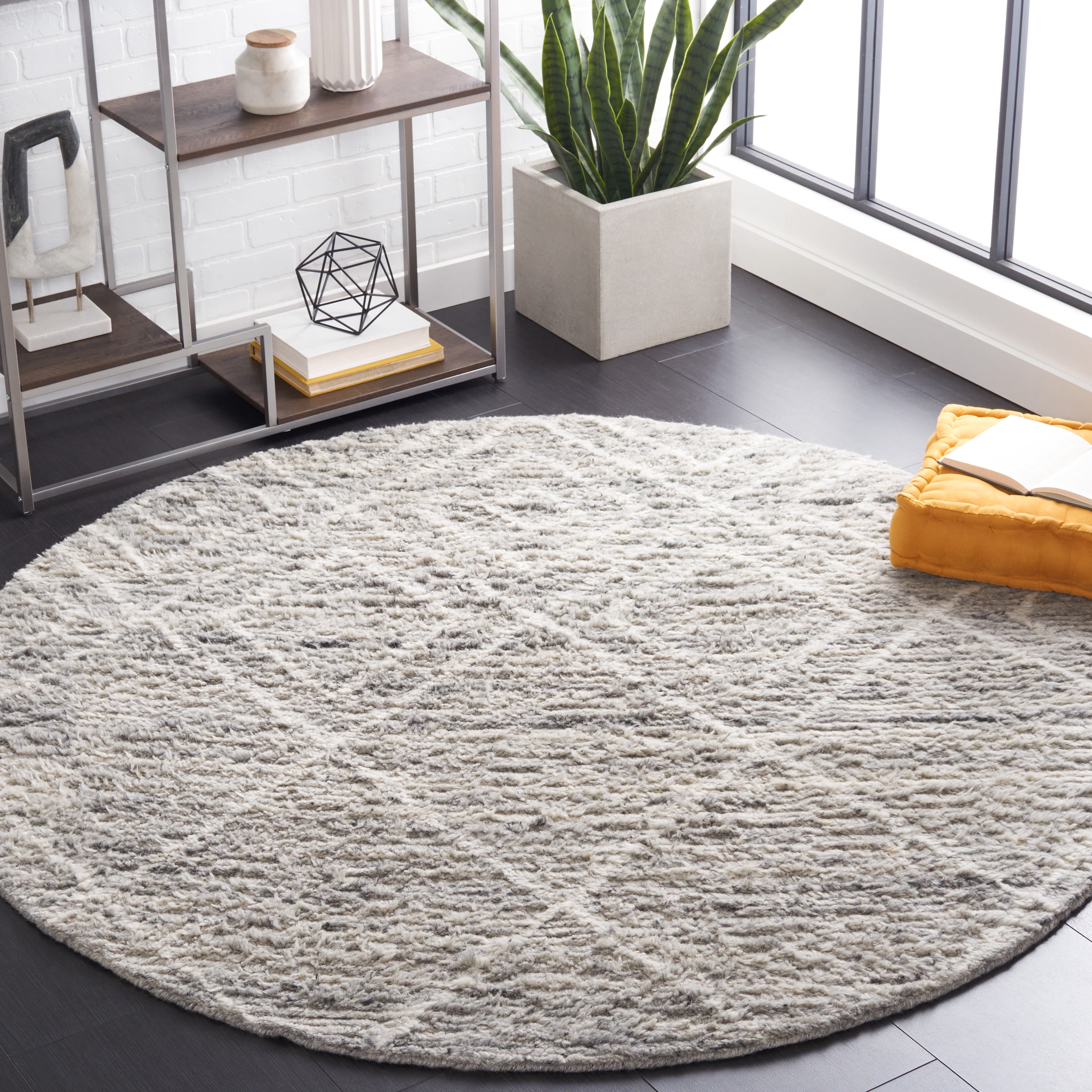 SAFAVIEH Kenya Rubye Diamond Area Rug, Gray/Ivory, 6' x 6' Round