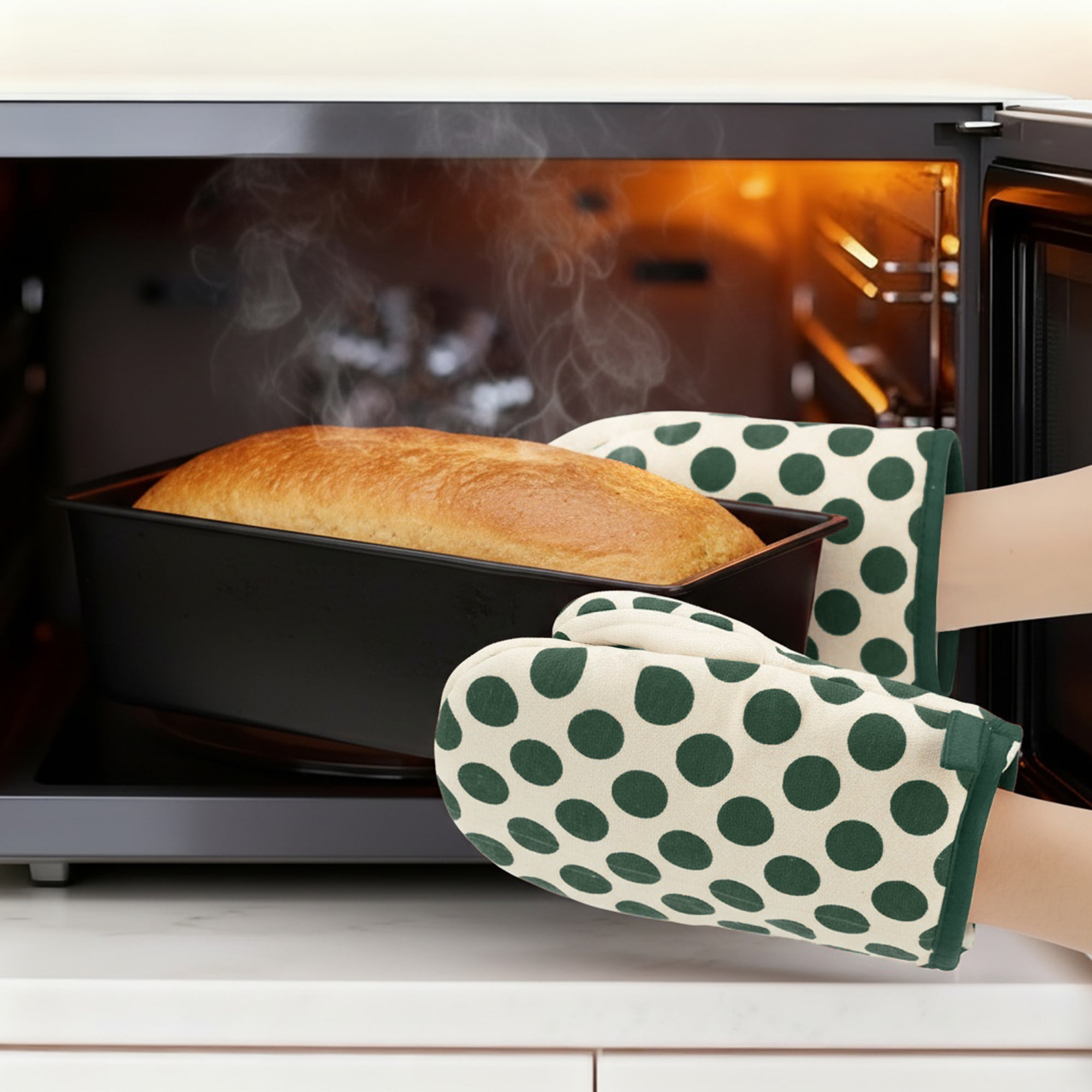 Unique Bargains Oven Mitts Heat Resistant Cooking Gloves Green Polka Dots 7.1x5.5inch