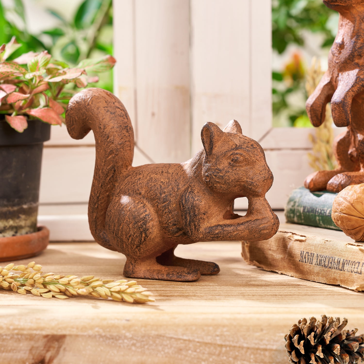 Sungmor Cast Iron Squirrel Statue,Rustic Rust Heavy Duty Animal Collection Sculpture, Paperweight, Doorstop, Adorable Garden Figurine