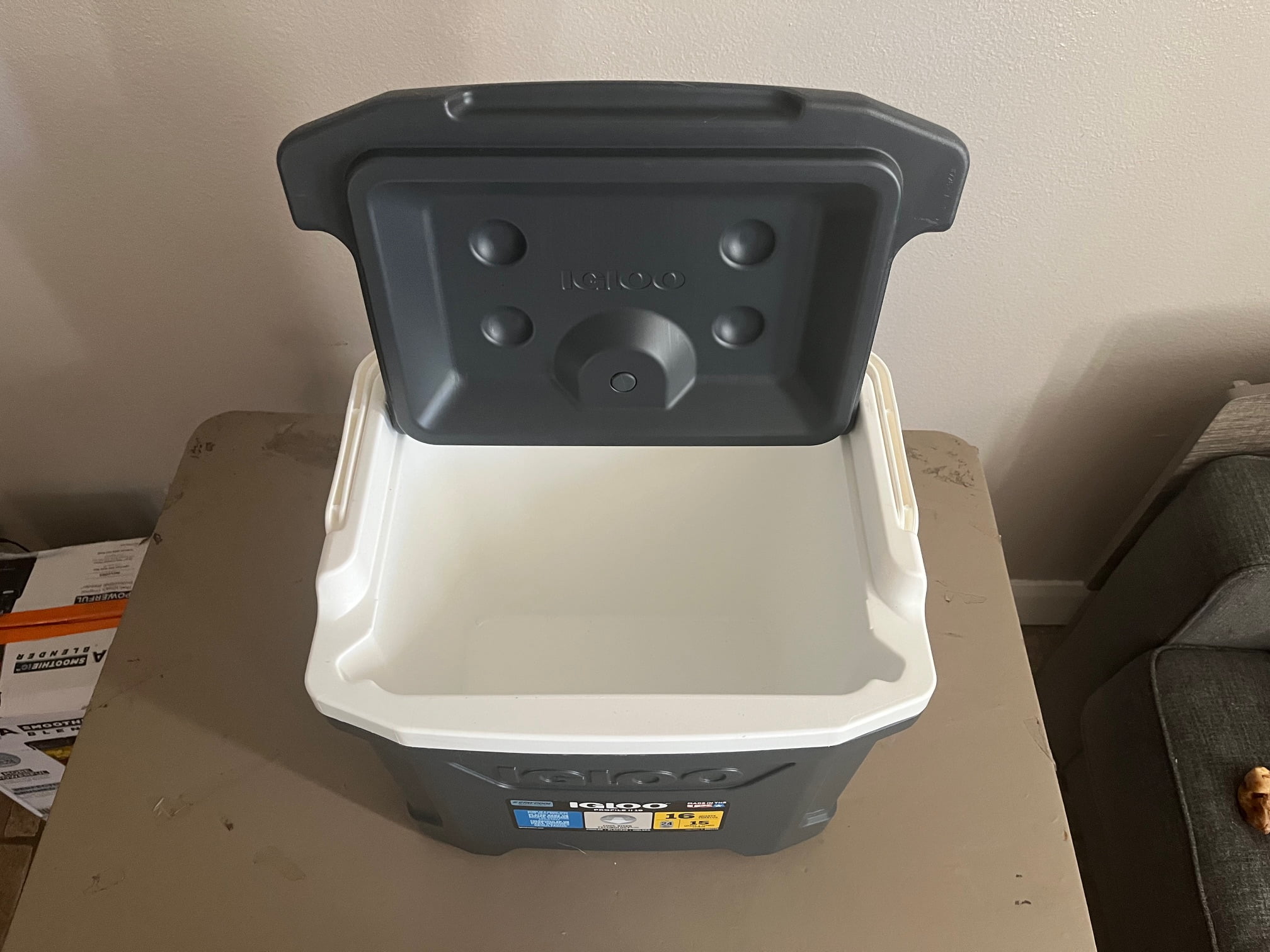 Igloo 16qt Ice Chest Water Cooler with Bail Handle, Jet Carbon