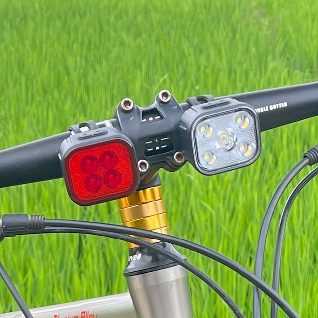 LEEYNEER Bicycle Light Set USB Rechargeable Strong Front Light + High Brightness Tail Light Night Riding Mountain Bike/Road Bike Universal Front And Rear Lights Combination Ultra Long Lif