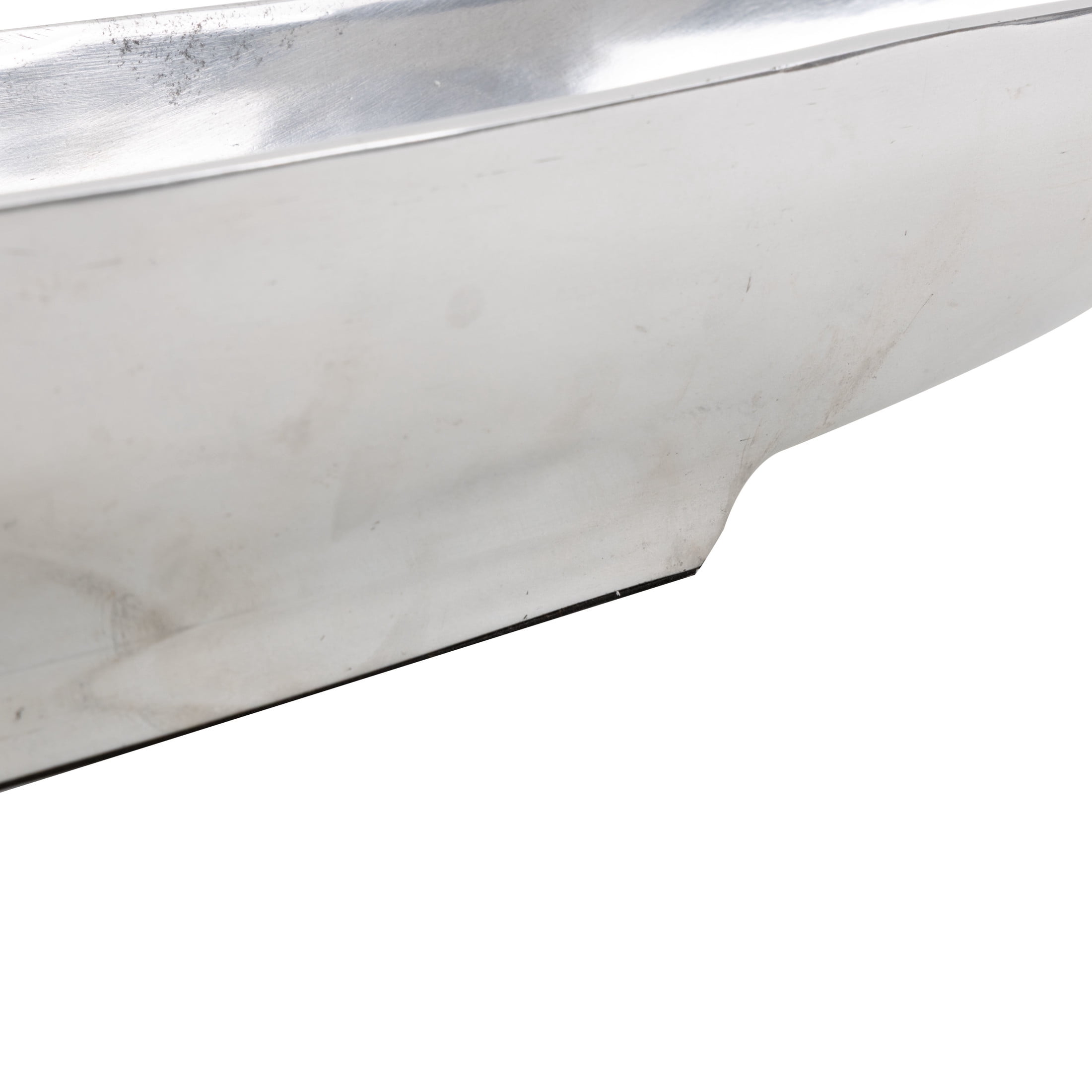 DecMode 29" x 5" Silver Aluminum Metal Sleek Boat Tray with Elevated Base, 1-Piece