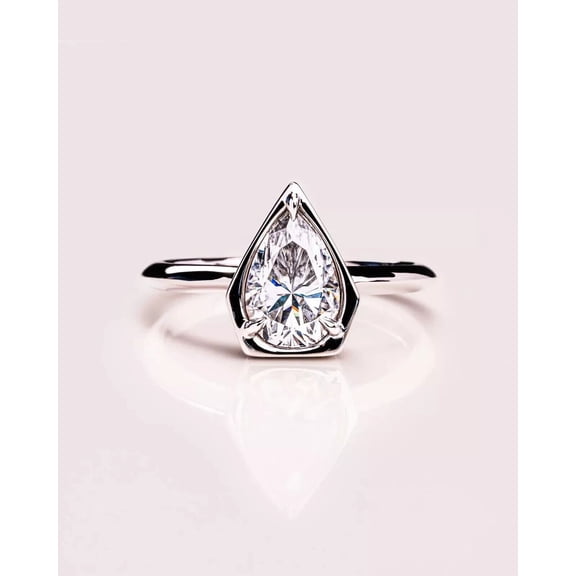 Lab Grown 1.25Ct G/VS2 Pear IGI Certified Diamond Unique Bezel Set Ring 14K Gold
