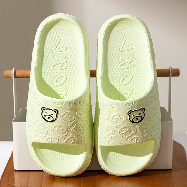 Zapatillas con estampado de oso para mujer y hombre, sandalias suaves de dibujos animados, antideslizantes, cómodas, para el baño y el aire libre, Verano