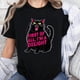 thumbnail image 1 of Playera de Mujer con Gato Negro y Frase Divertida "Antes Que Nada Soy una Delicia" - 100% Algodón para Verano Casual, 1 of 7