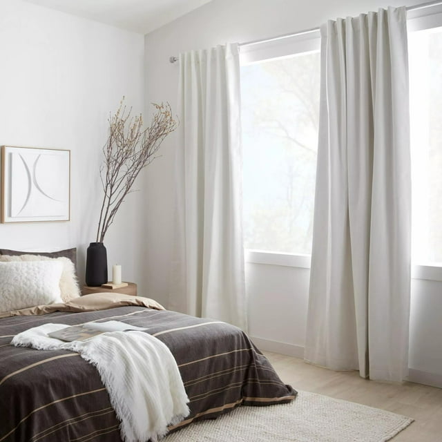 Bouclair Rideau Occultant Adrie Beige Pâle 54x96 Po (137x244 cm)