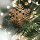Allstate 18.5" Hiver Lumière Pays Rustique Paillettes Argent Flocon de Neige Ornement Décoratif de Noël – image 2 sur 3