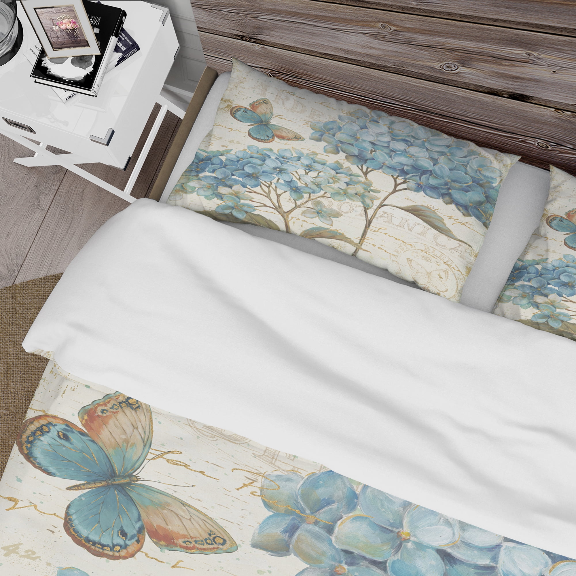 Designart 'butterfly Blue Garden II' Cottage Duvet Cover Set