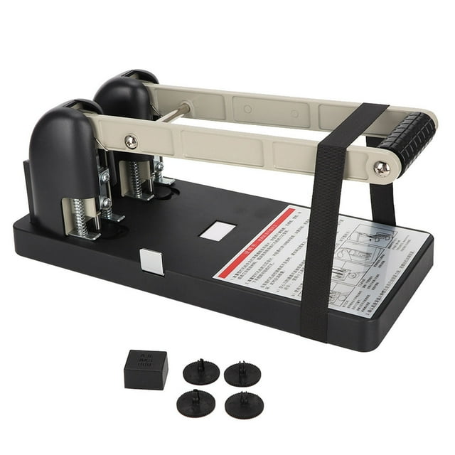 perforadora de papel manual de 150 hojas, ahorro de mano de obra, suministros escolares de oficina vista 3/4 frontal con brazo beige y empuñadura negra sobre base ABS negra; cabezales de acero dobles, ranura guía y caja colectora inferior; incluye cuatro cabezales de repuesto; orificio 12 mm (0.5 in), longitud 32.8 cm. A menudo usada para agrupar documentos escolares u oficina.