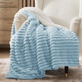 thumbnail image 1 of Manta Bedsure Sherpa para sofá, 130 x 150 cm, color azul cielo, 1 of 6