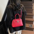 thumbnail image 4 of Bolso de mano versátil con textura de alta calidad para mujer 2025, nuevo bolso de mensajero de estilo coreano simple, moderno y elegante bolso de hombro., 4 of 5