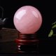 thumbnail image 2 of Bola natural de cristal curativo, esfera de bola curativa de cristal de cuarzo rosa real natural 40 mm con soporte de madera. Afortunado Sencillez, 2 of 3