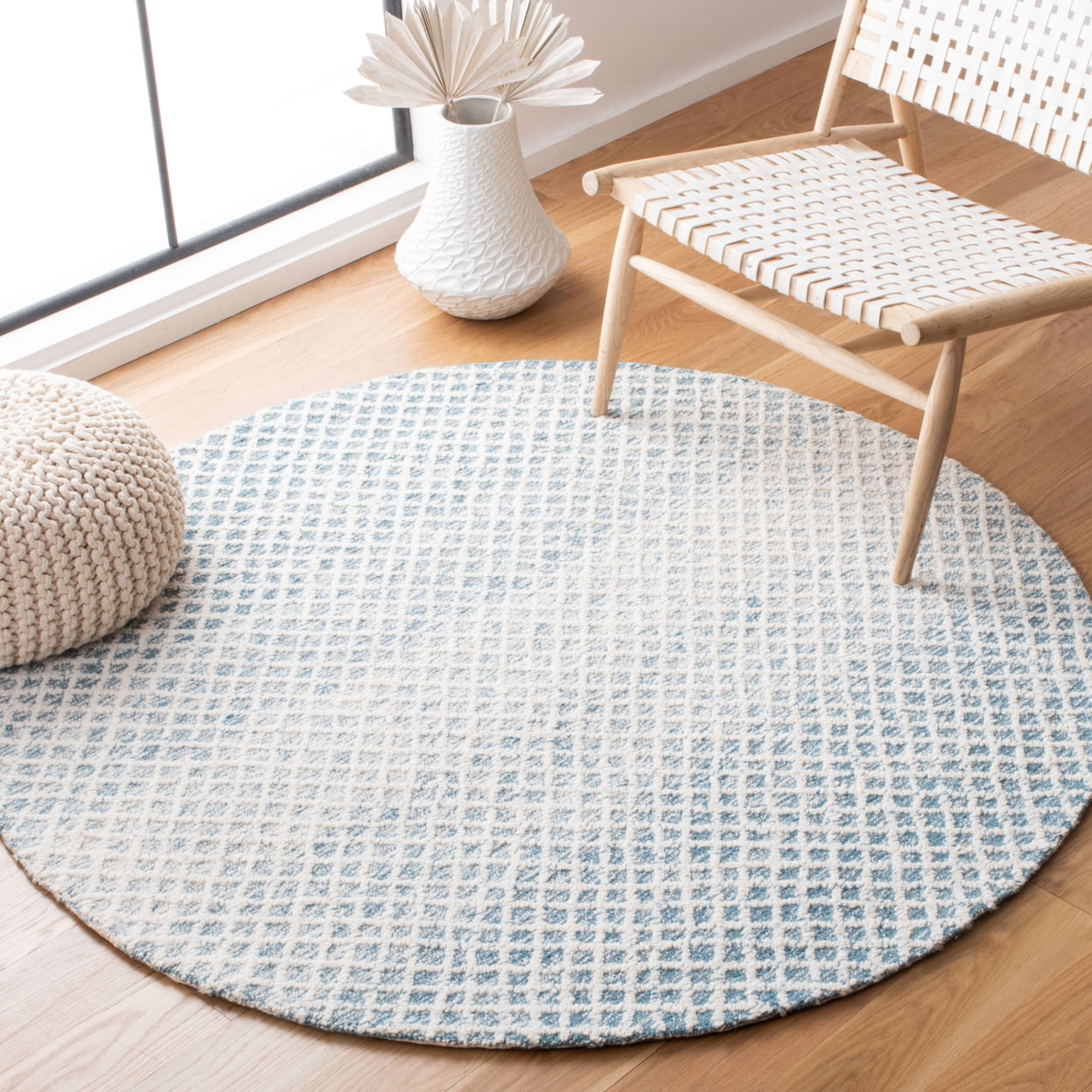 SAFAVIEH Micro-Loop Arnold Diamond Area Rug, Blue/Ivory, 4' x 6'