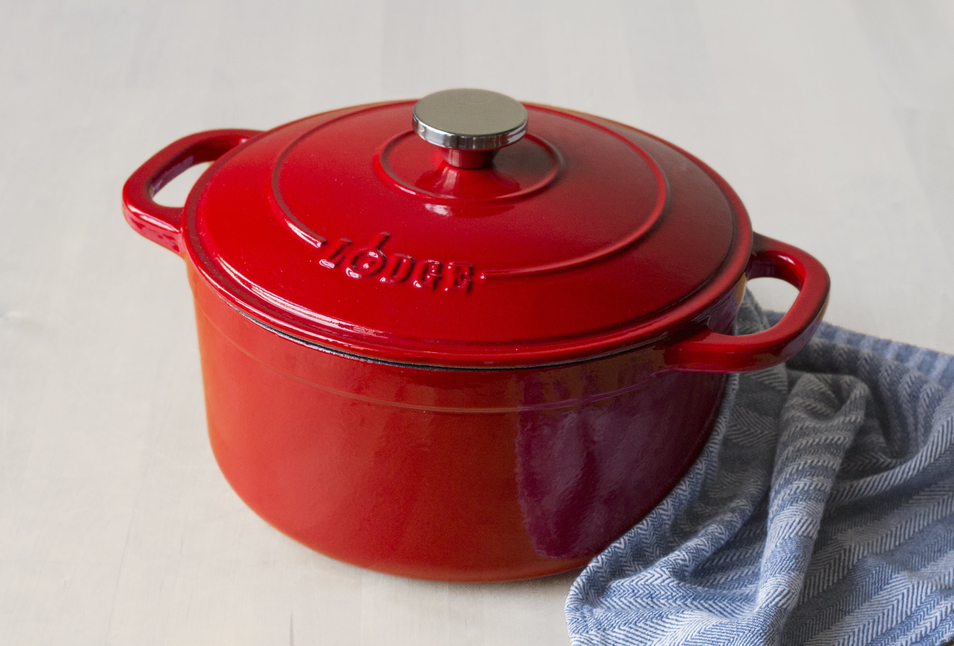 Lodge Cast Iron 4.5 Quart Enameled Dutch Oven in Red